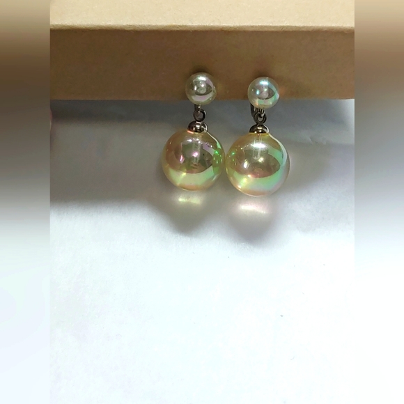 Vintage Richelieu Soap Bubble Lucite Earrings 50s era. - Picture 3 of 4